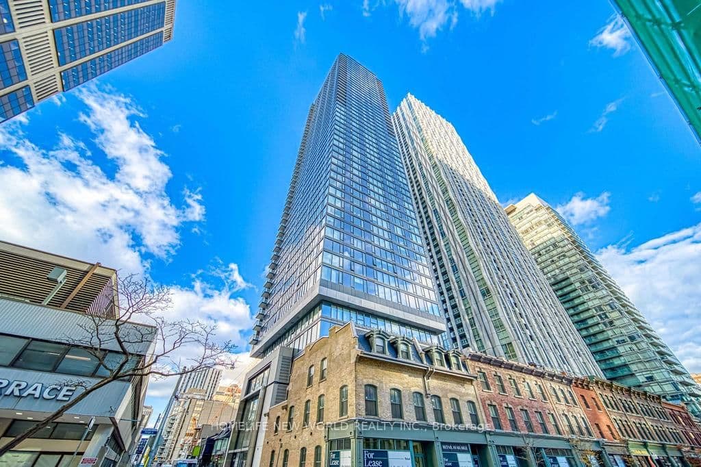 8 Cumberland Street, Unit 3002