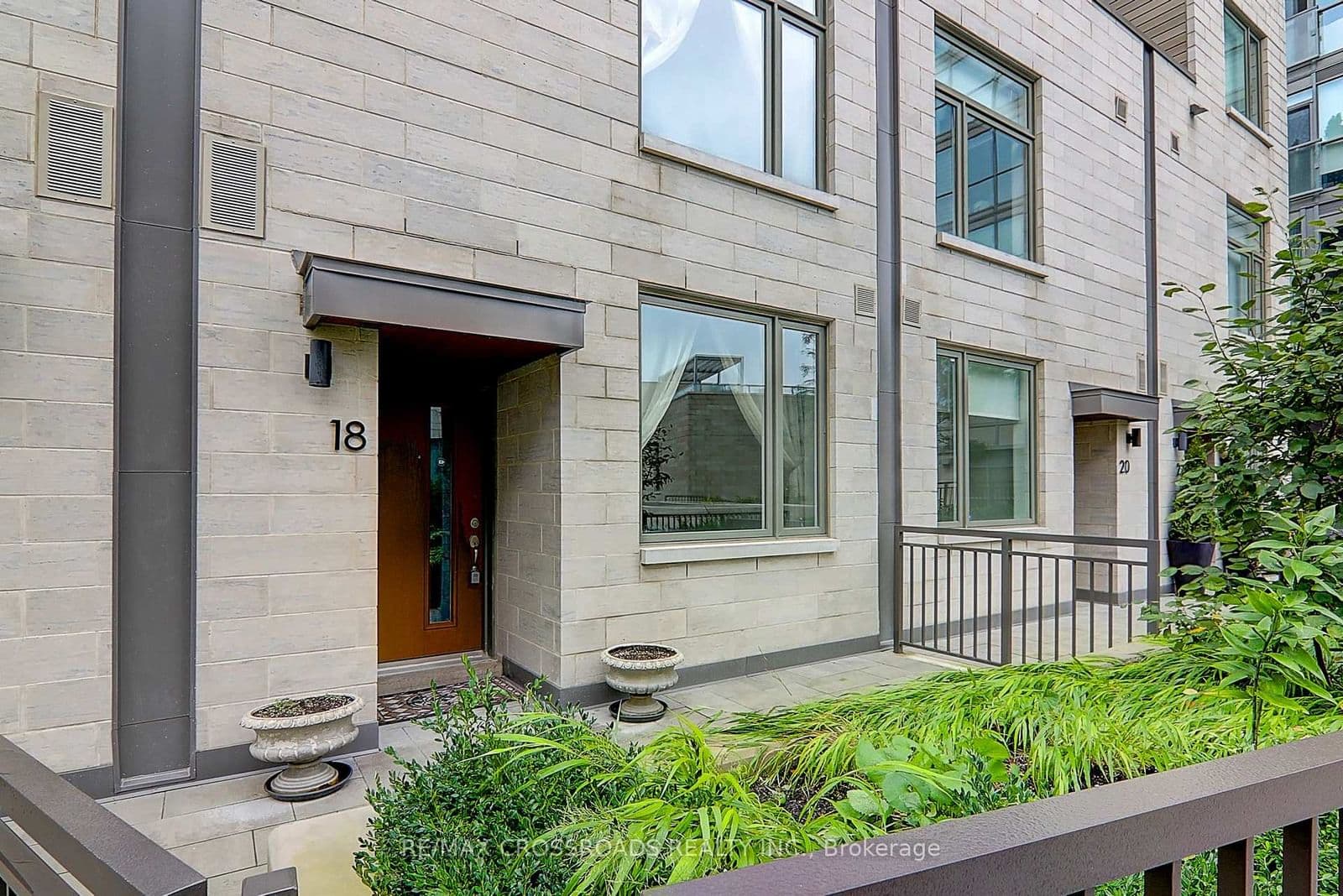 270 Davenport Road, Unit Th18