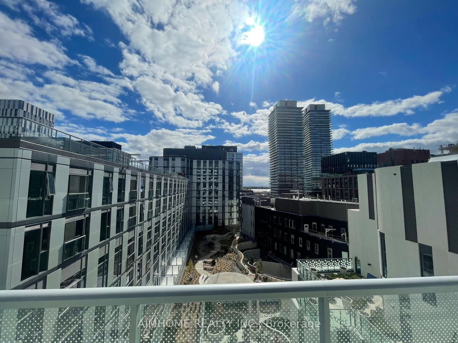 425 Front Street E, Unit 814