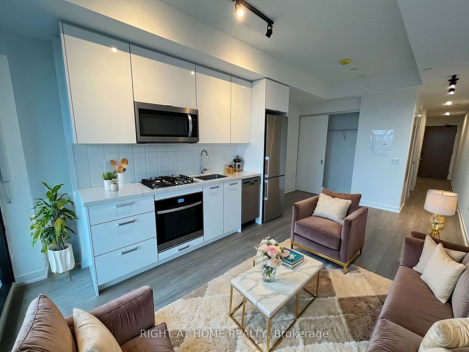 195 McCaul Street, Unit 1615