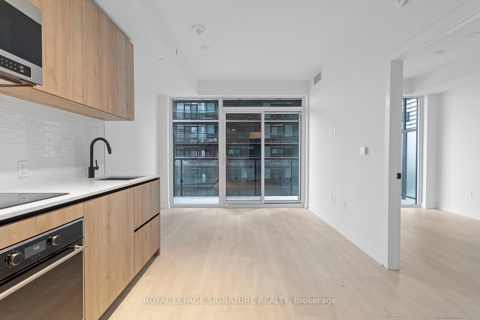 117 Broadway Avenue, Unit 1613