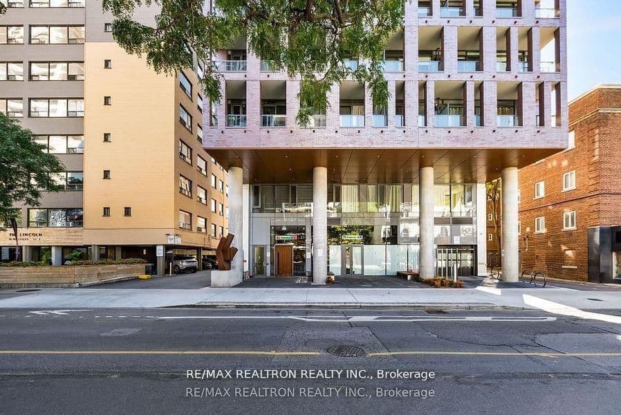 81 Wellesley Street E, Unit 1806