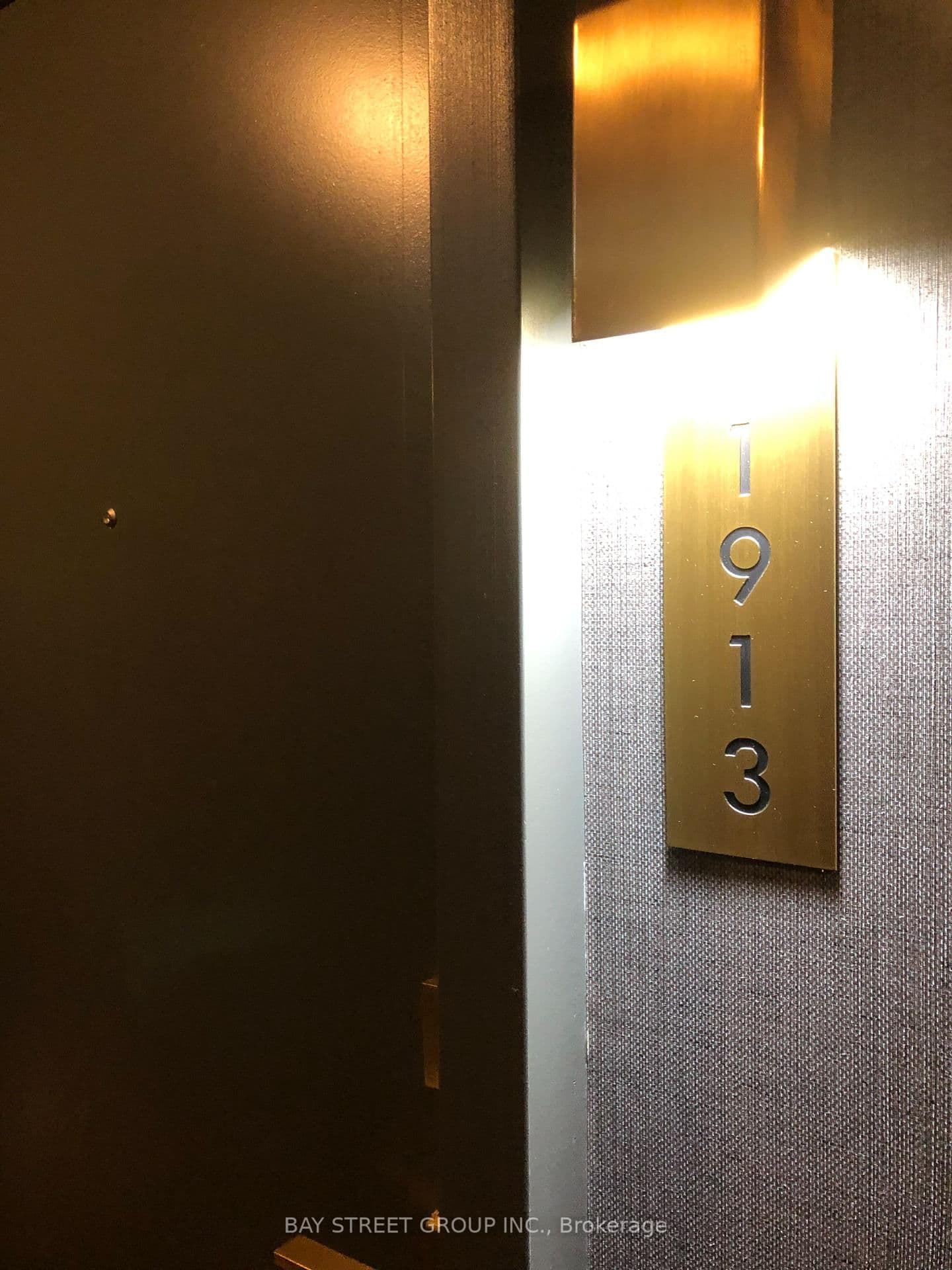 50 Charles Street E, Unit 1913
