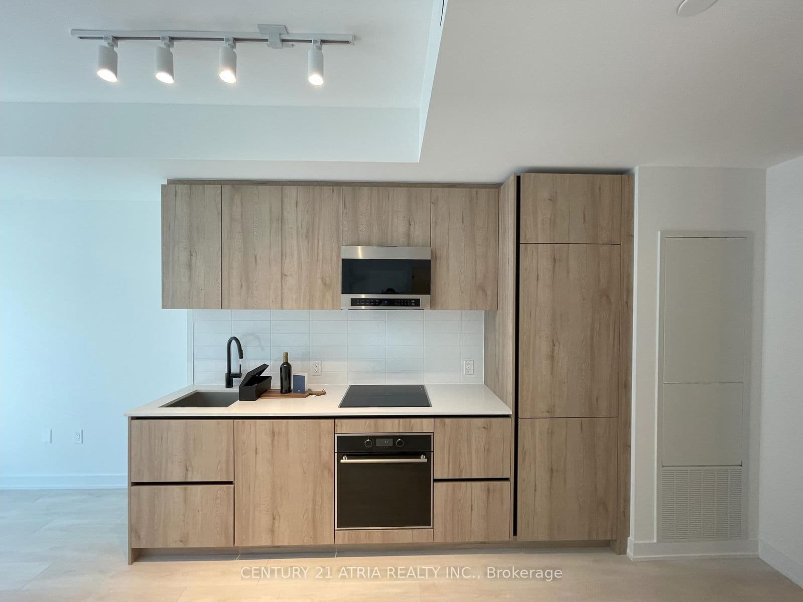 117 Broadway Avenue, Unit 3401