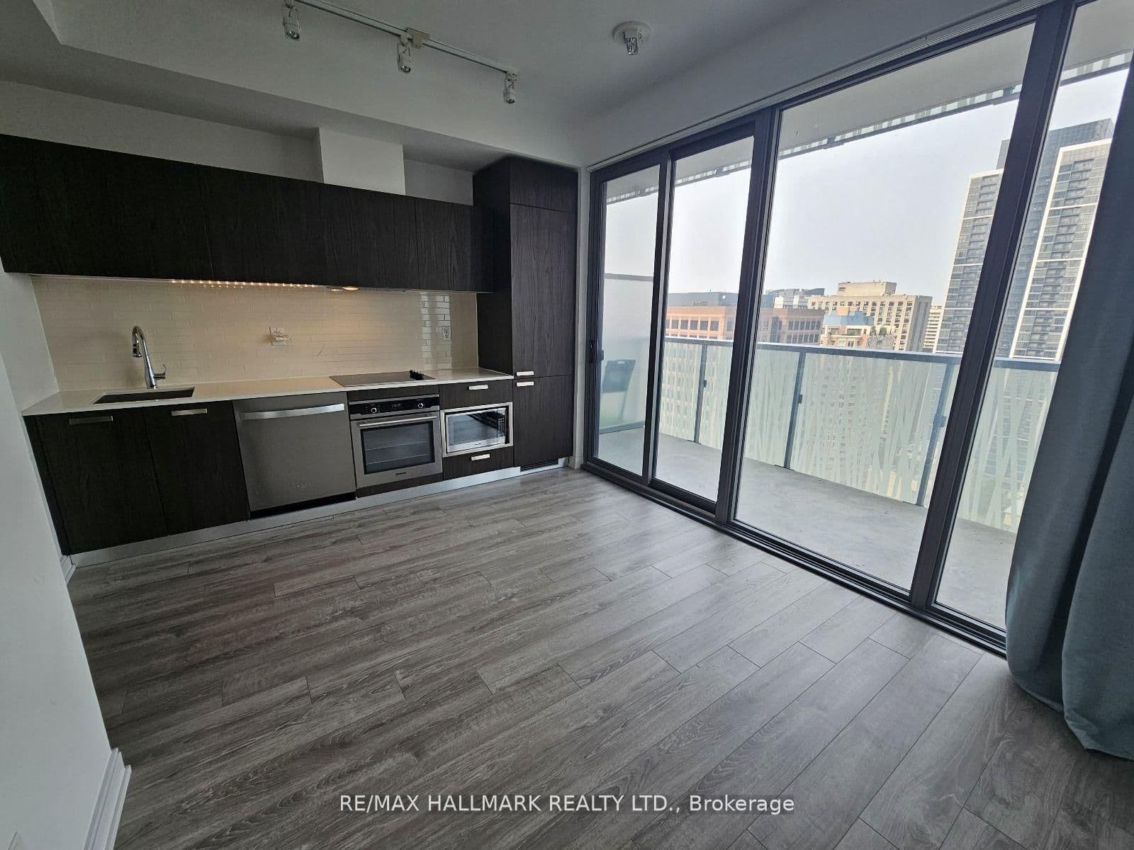 50 Charles Street E, Unit 2202