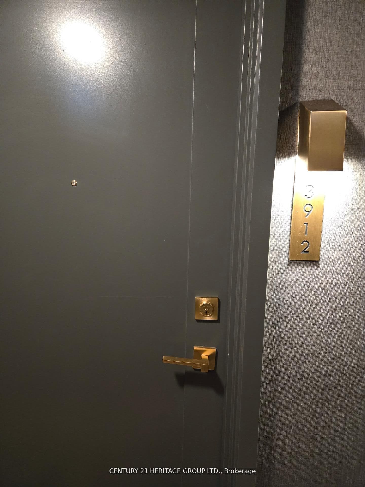 50 Charles Street E, Unit 3912