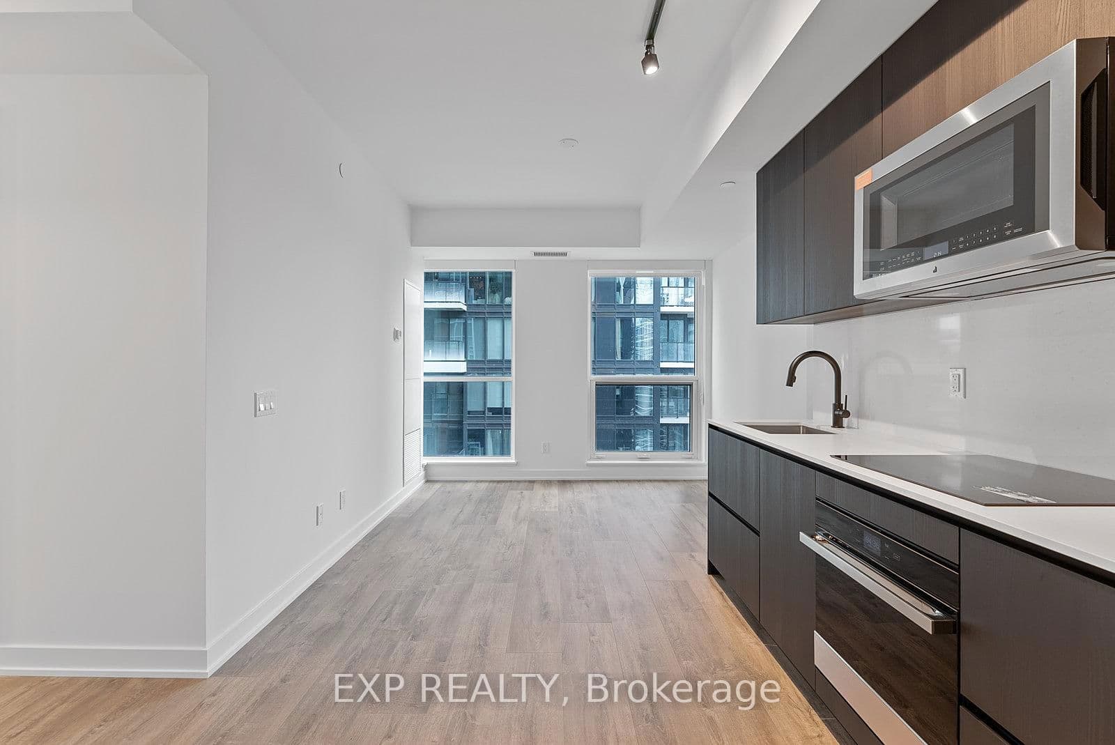 327 King Street W, Unit 2905