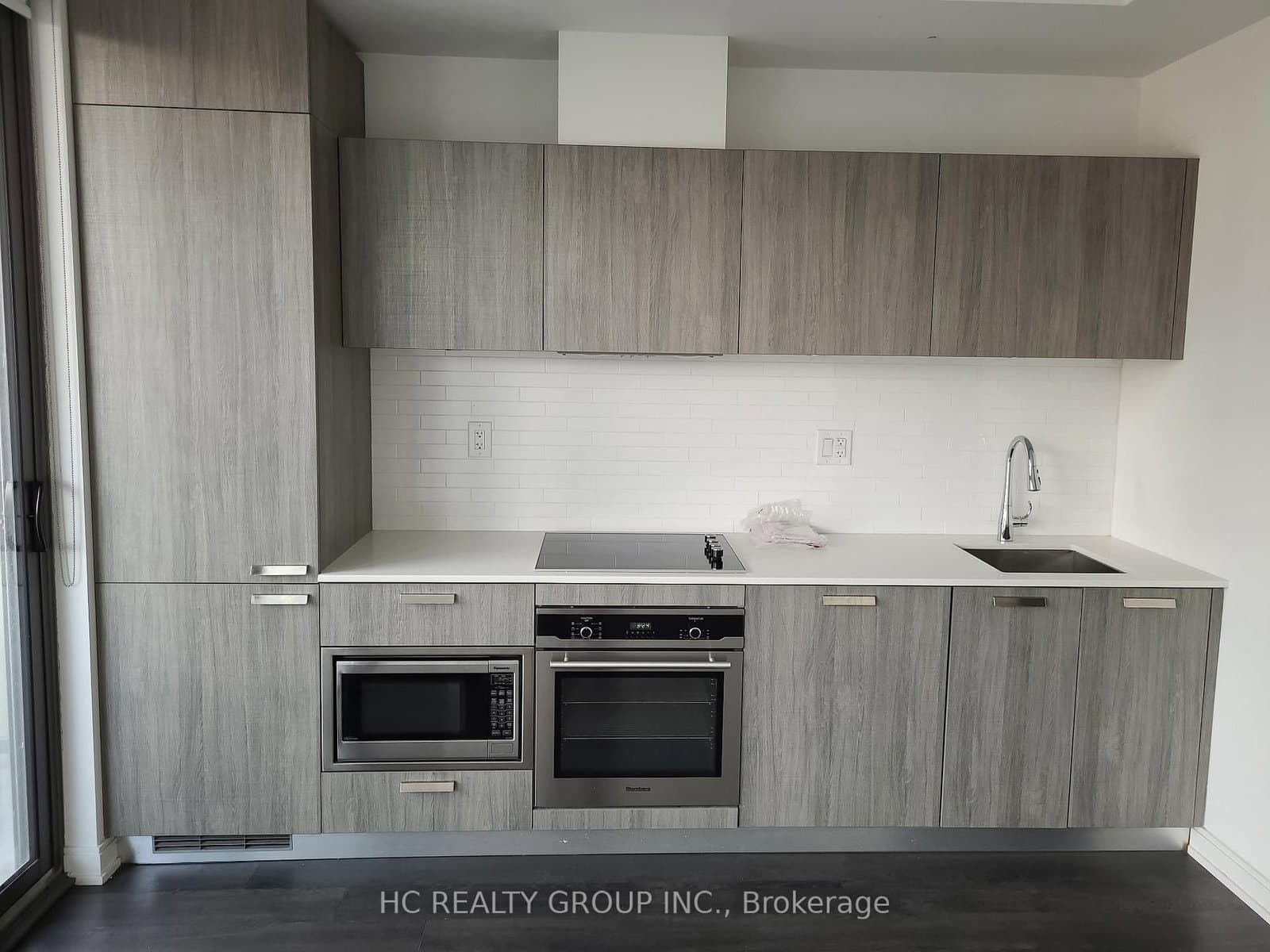 50 Charles Street E, Unit 1613