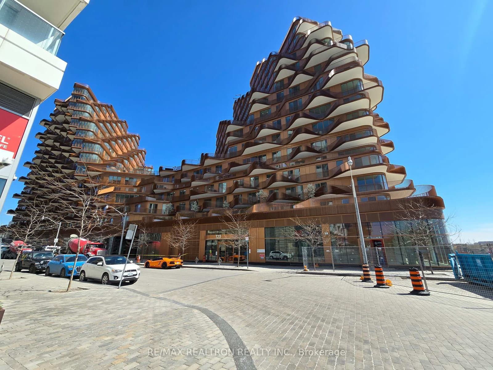 155 Merchants' Wharf, Unit 825