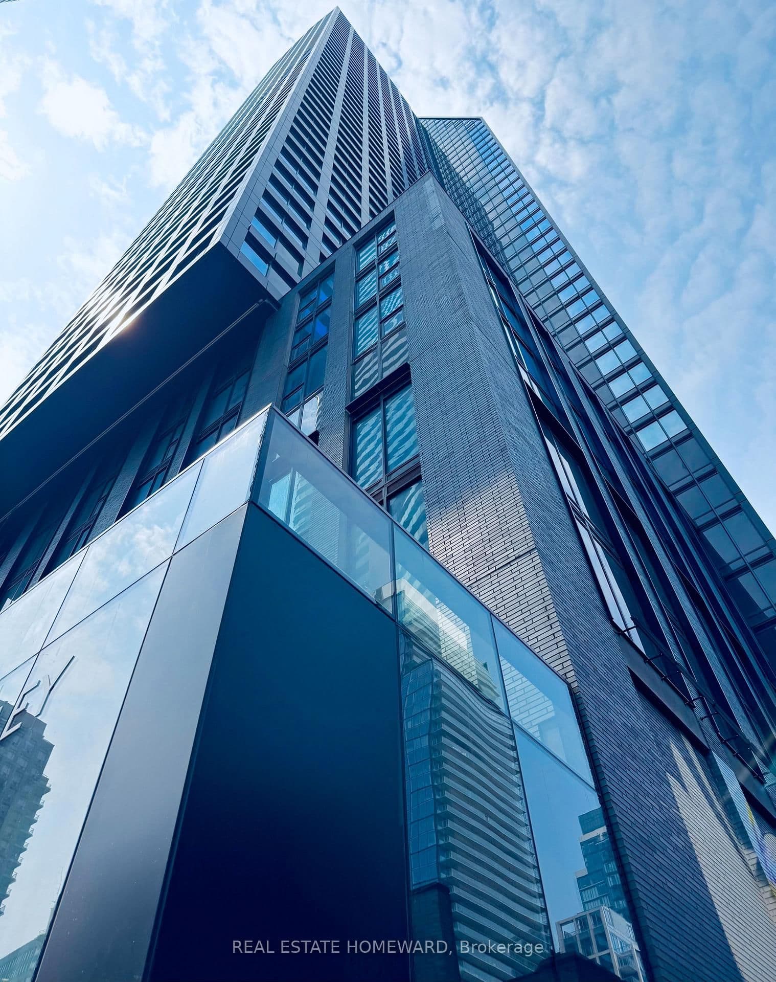 8 Wellesley Street W, Unit 4705