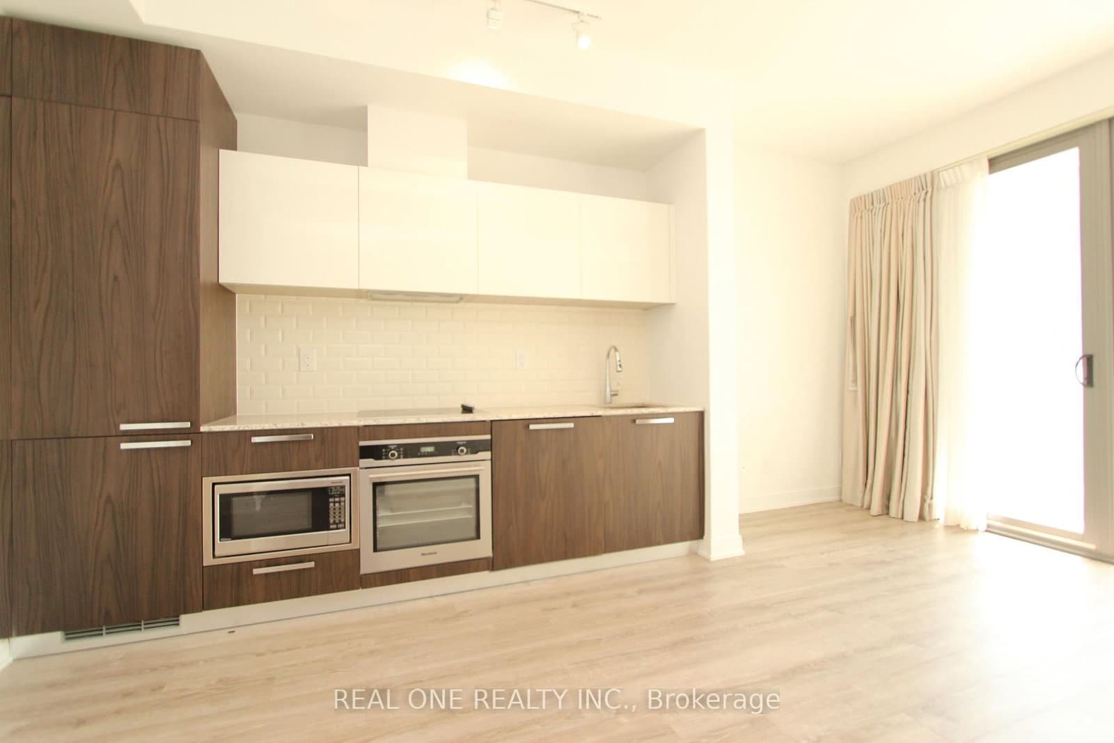 50 CHARLES Street E, Unit 904