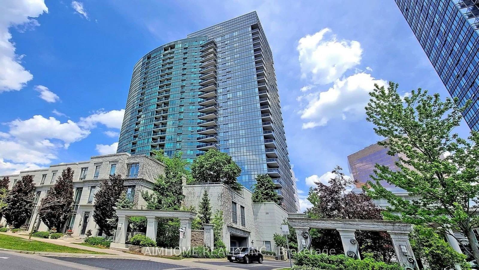 25 Greenview Avenue, Unit 720