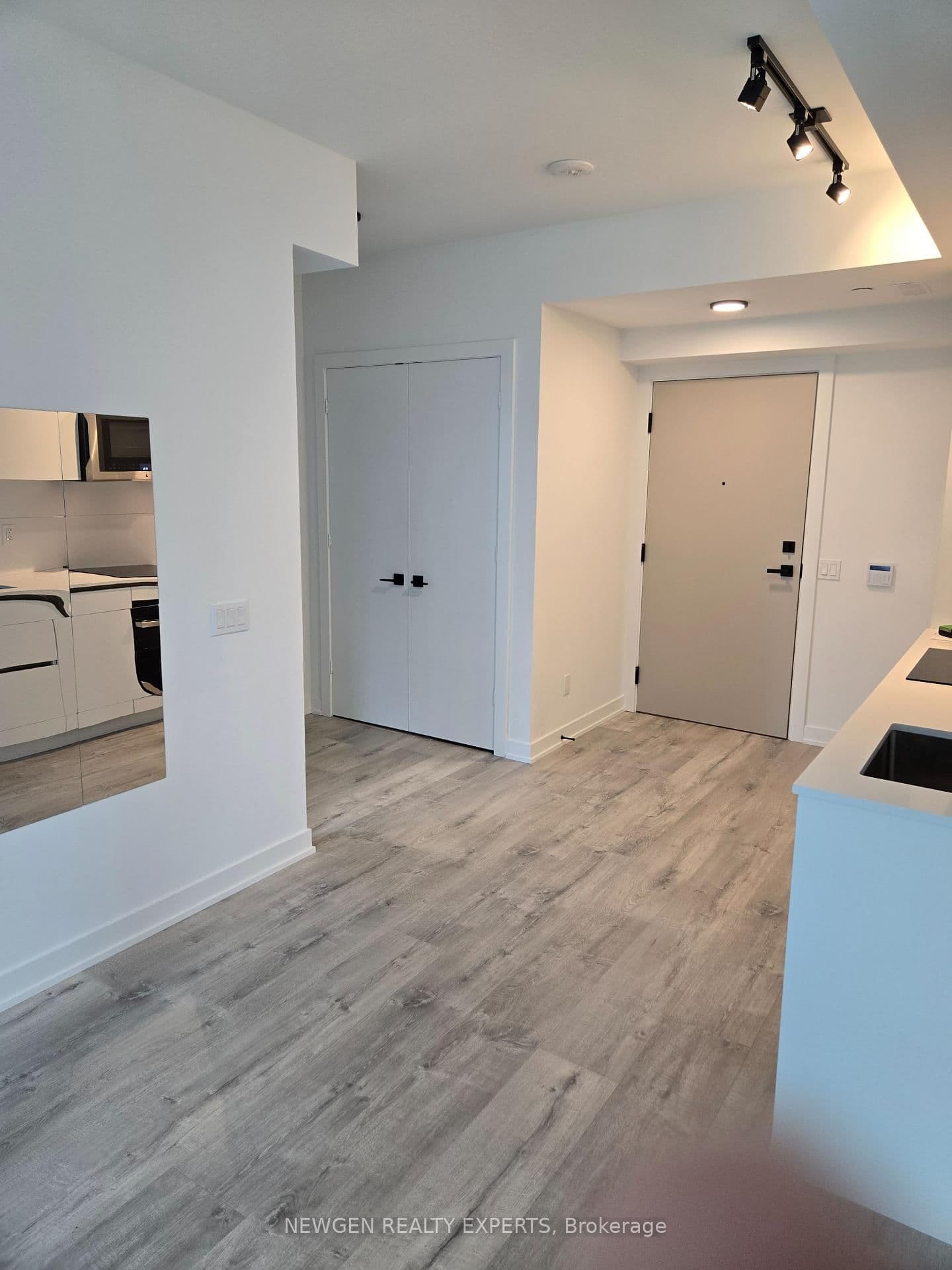 327 King Street W, Unit 1504