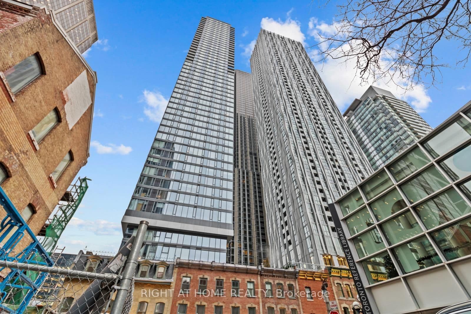 8 Cumberland Street, Unit 4205