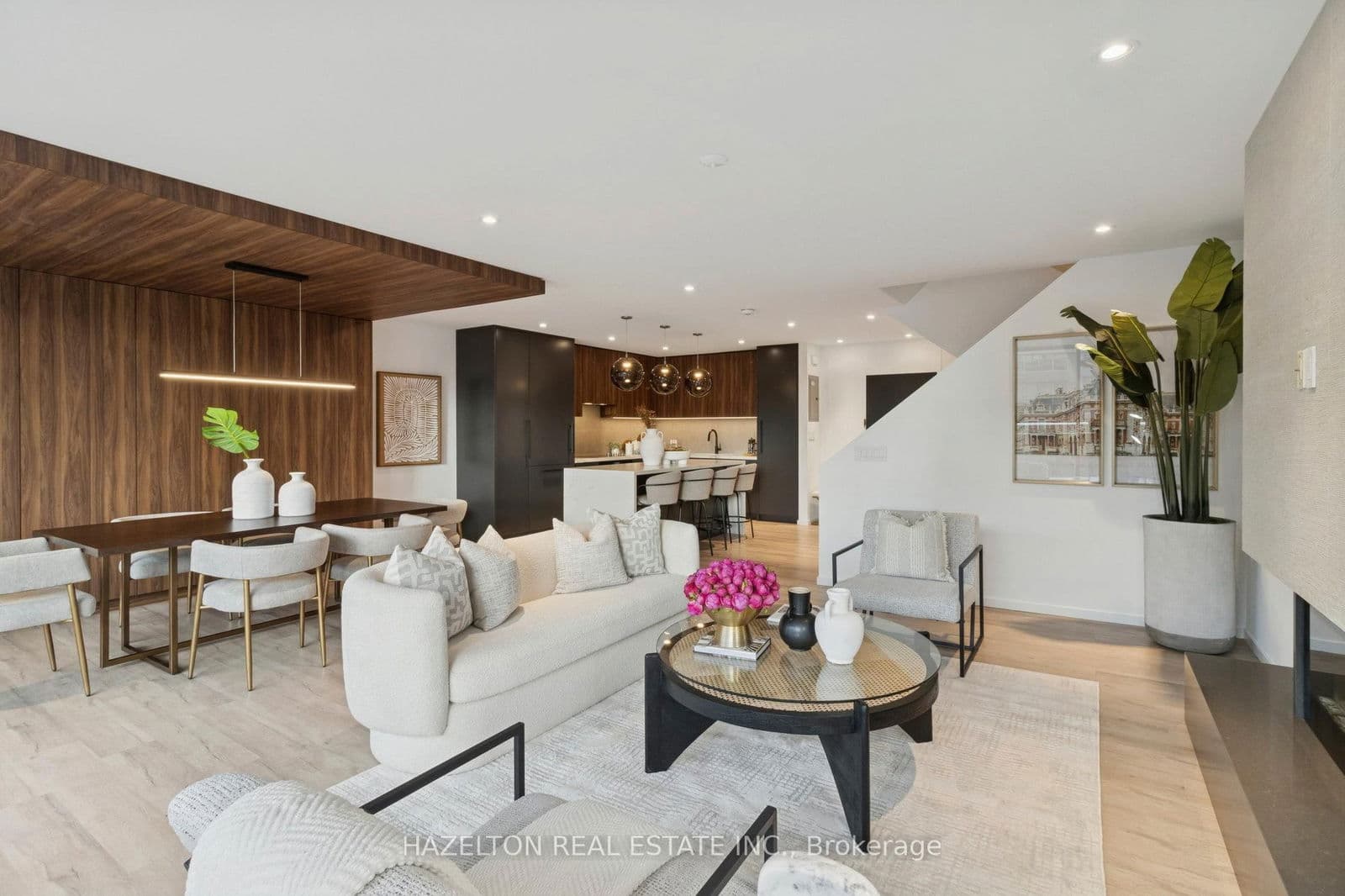 #405 - 55A Avenue Road