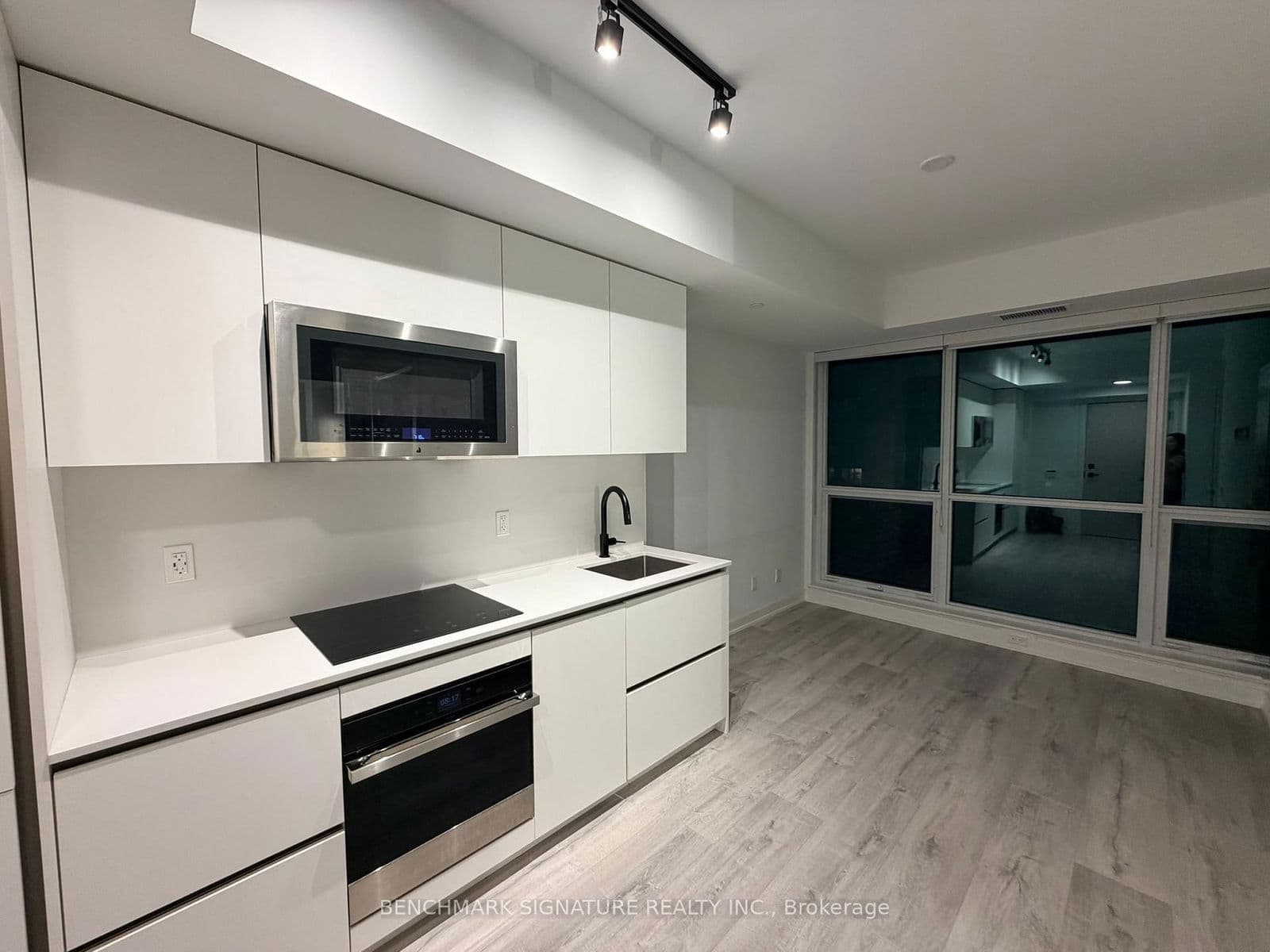 327 King Street W, Unit 3304