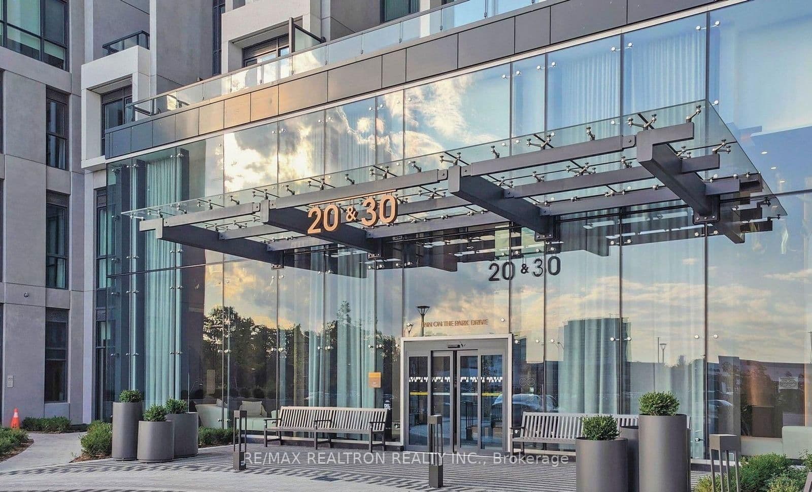 #832 - 20 Inn On The Park Drive