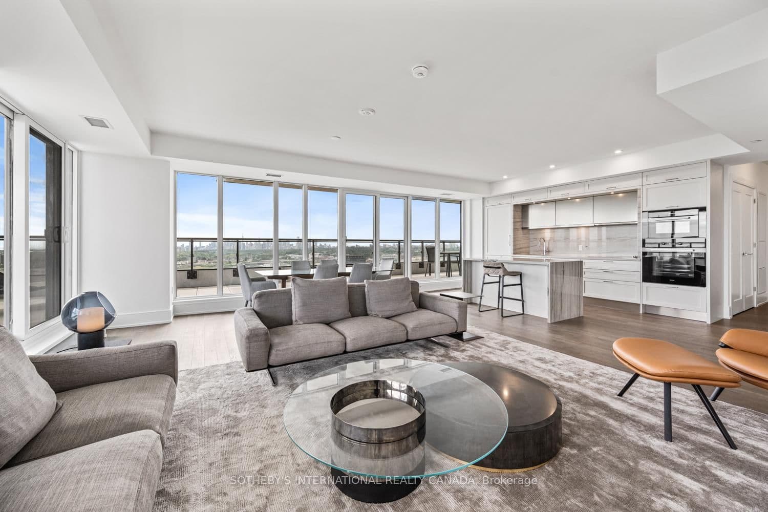 30 Inn On The Park Drive, Unit 2909