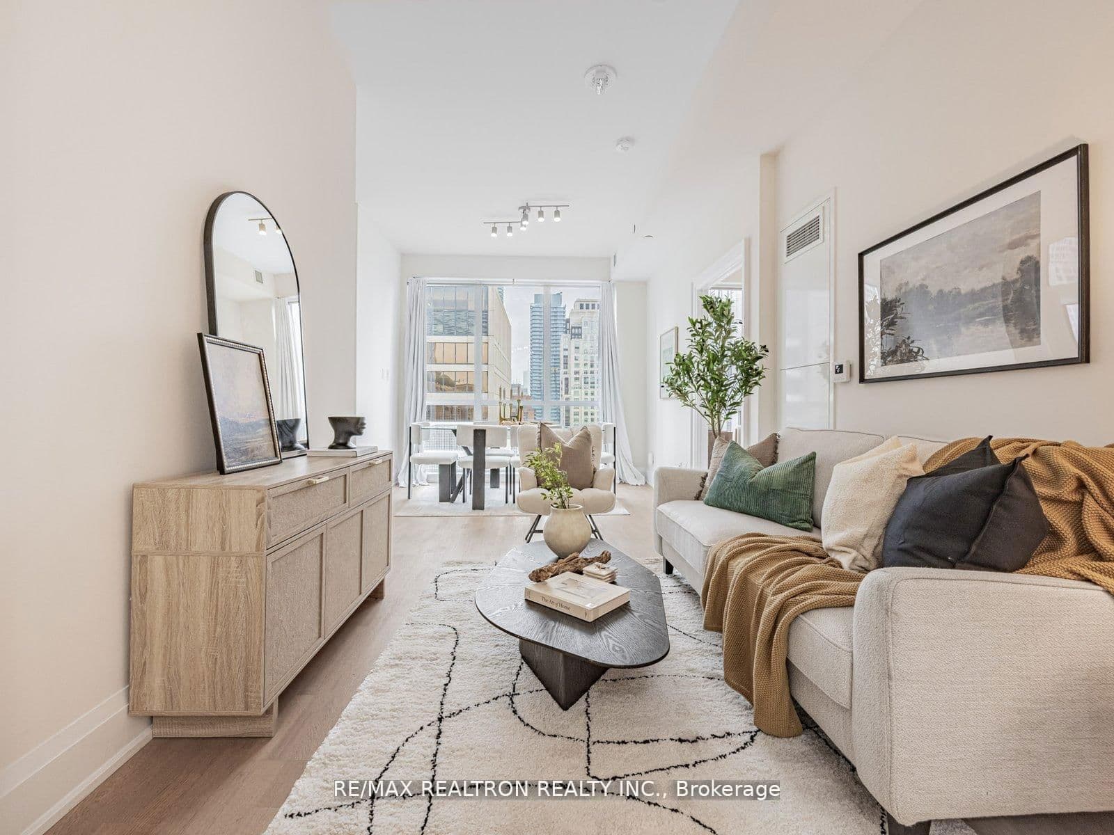 88 Cumberland Street, Unit 1801