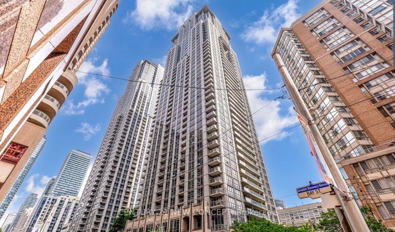 #404 - 761 Bay Street