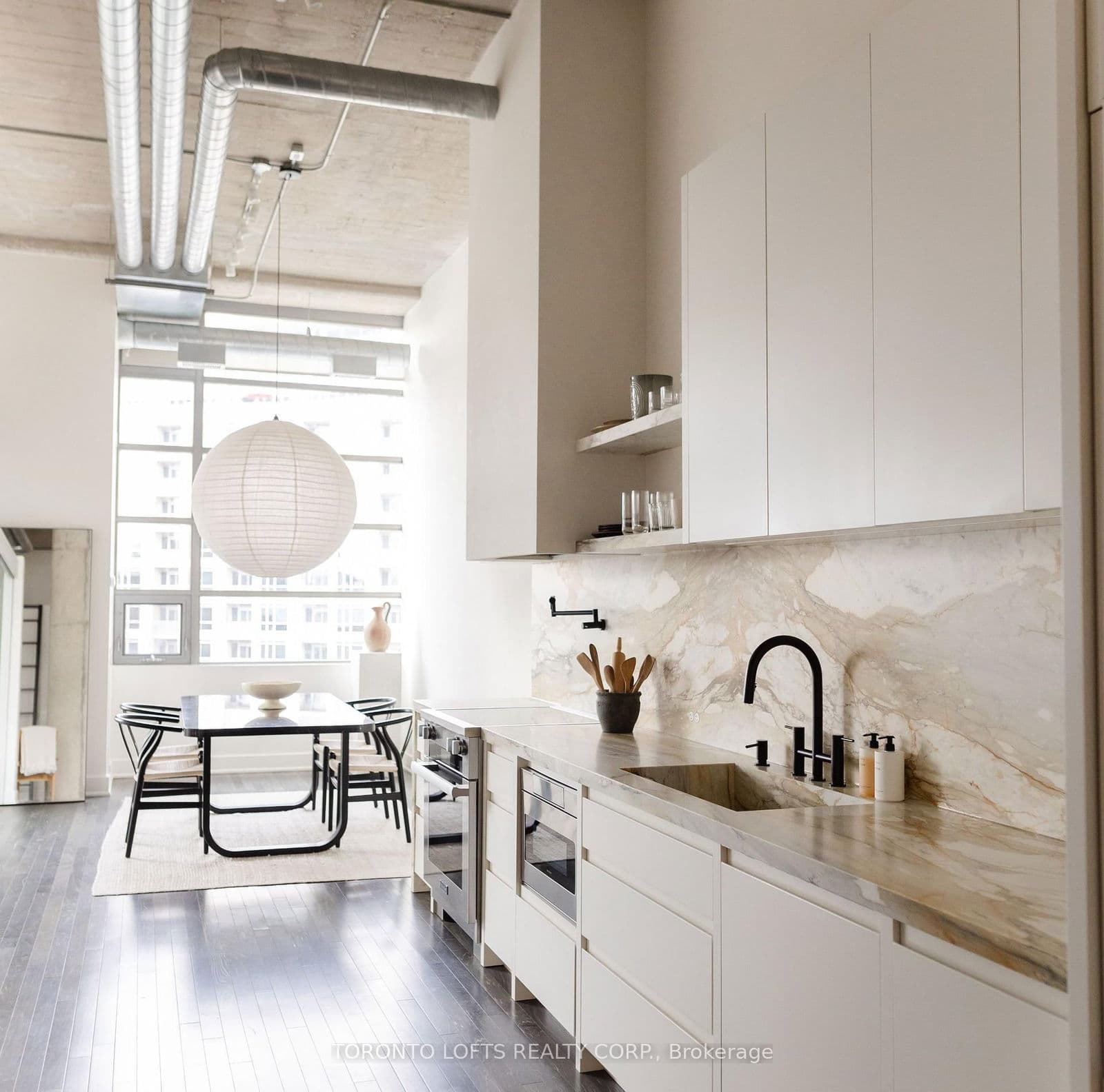 #318 - 637 Lake Shore Boulevard W