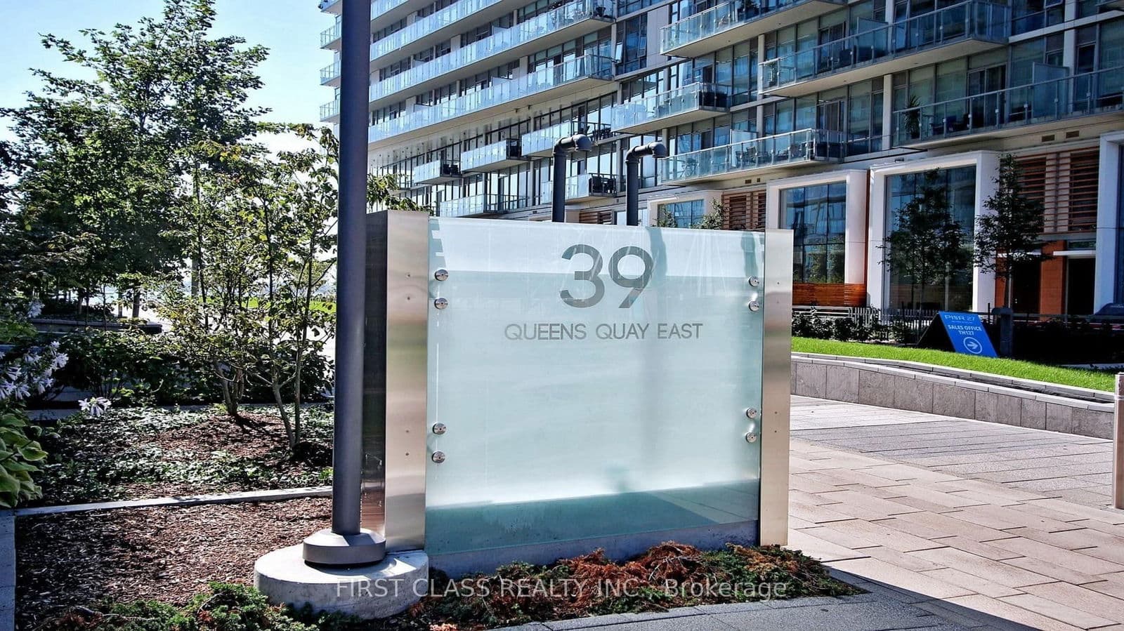#402 - 39 Queens Quay E