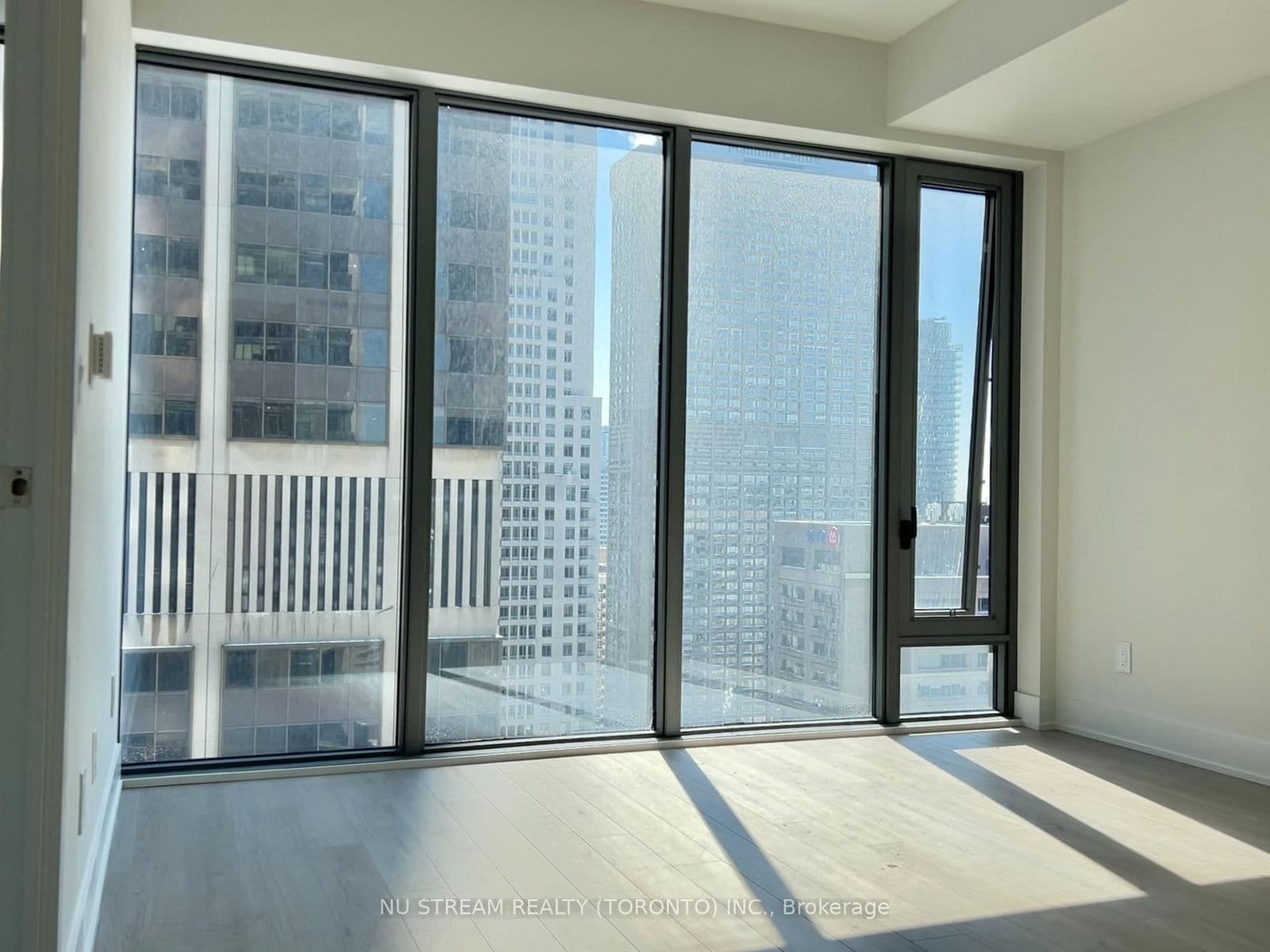 8 Cumberland Street, Unit 2505