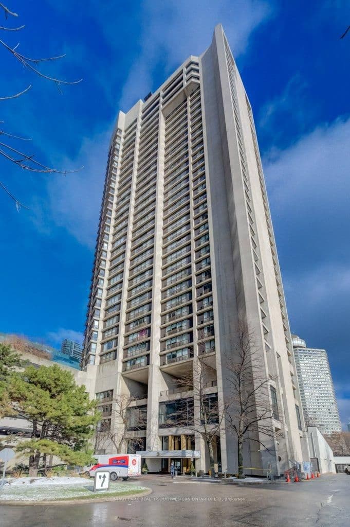 #1017 - 33 Harbour Square