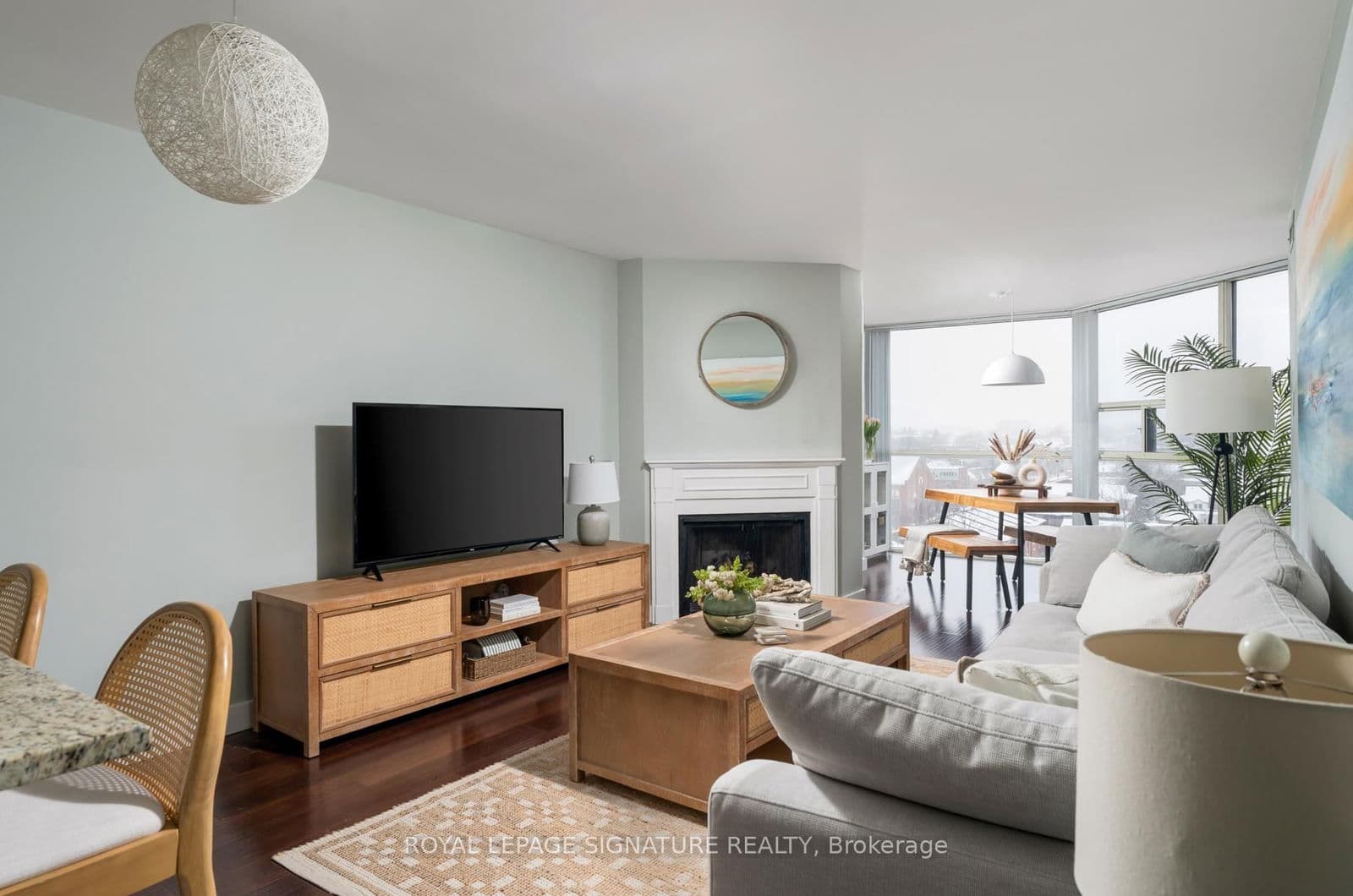 #903 - 725 King Street W