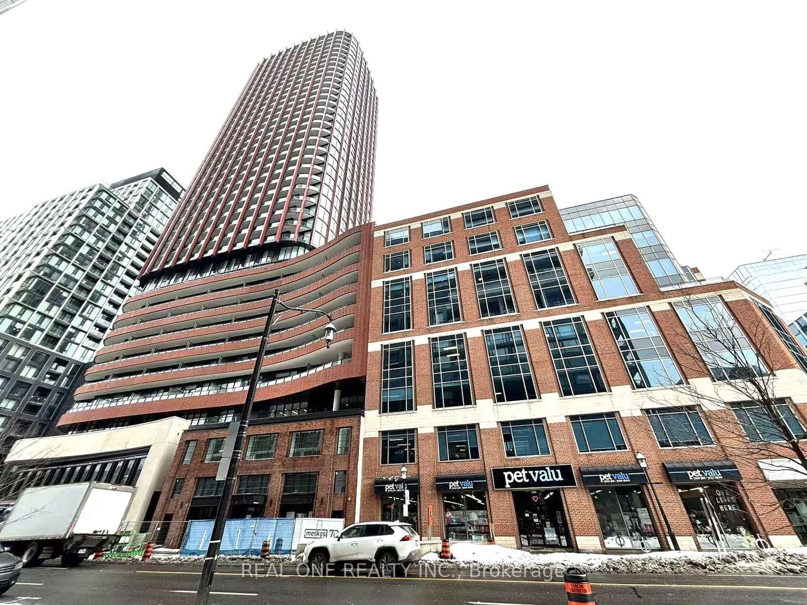 #712 - 180 Front Street E