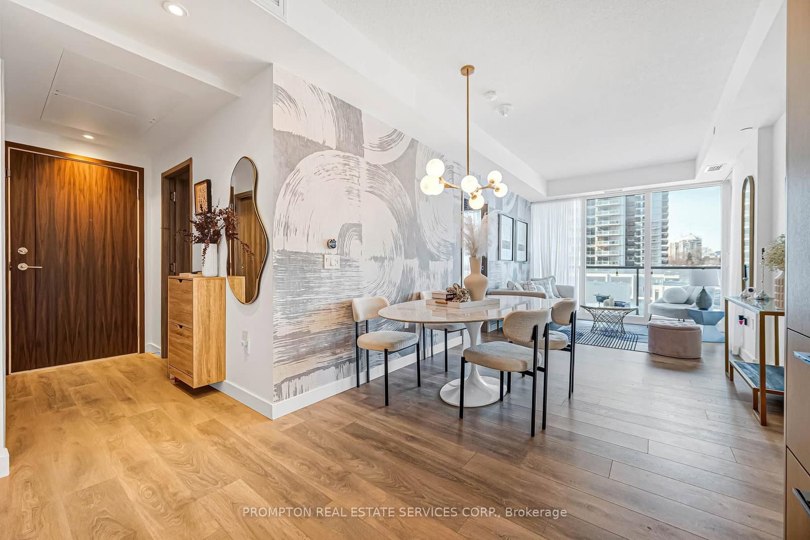 95 McMahon Drive, Unit #809