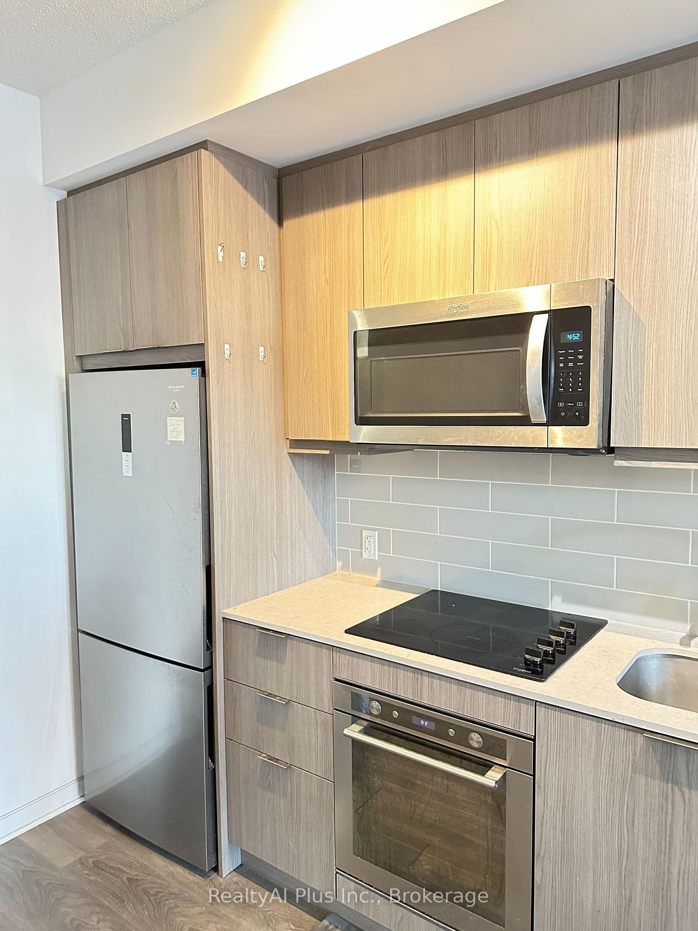 #605 - 38 Forest Manor Road