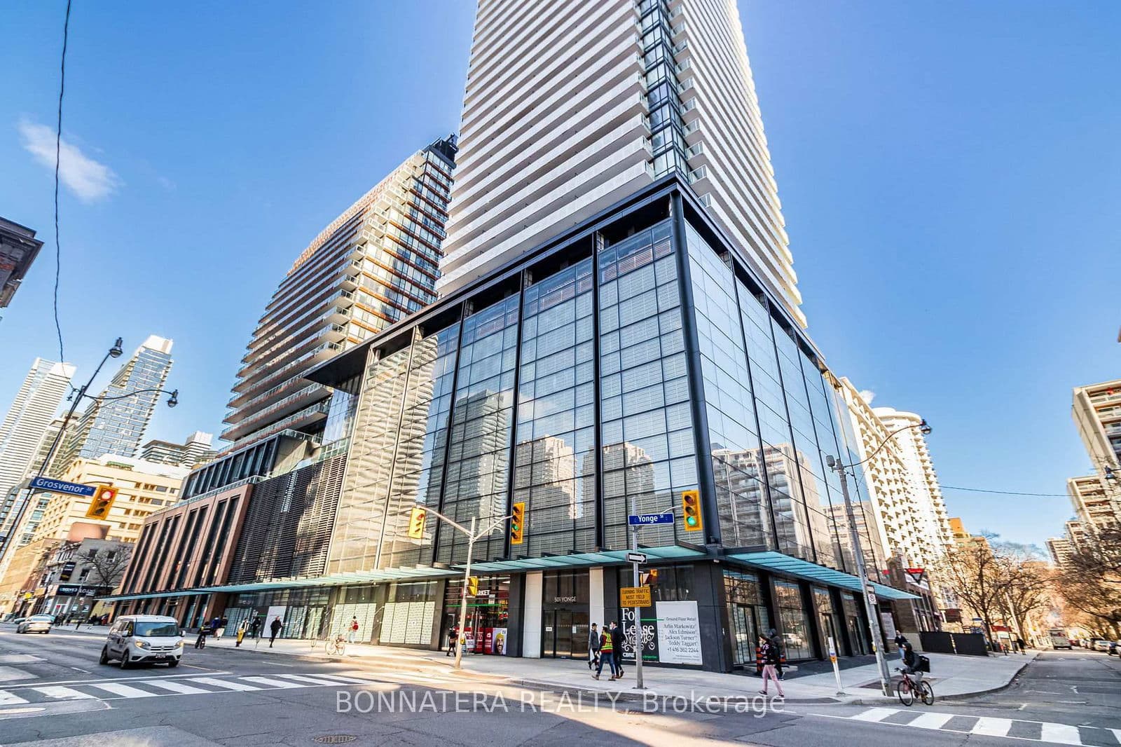 #2113 - 501 Yonge Street