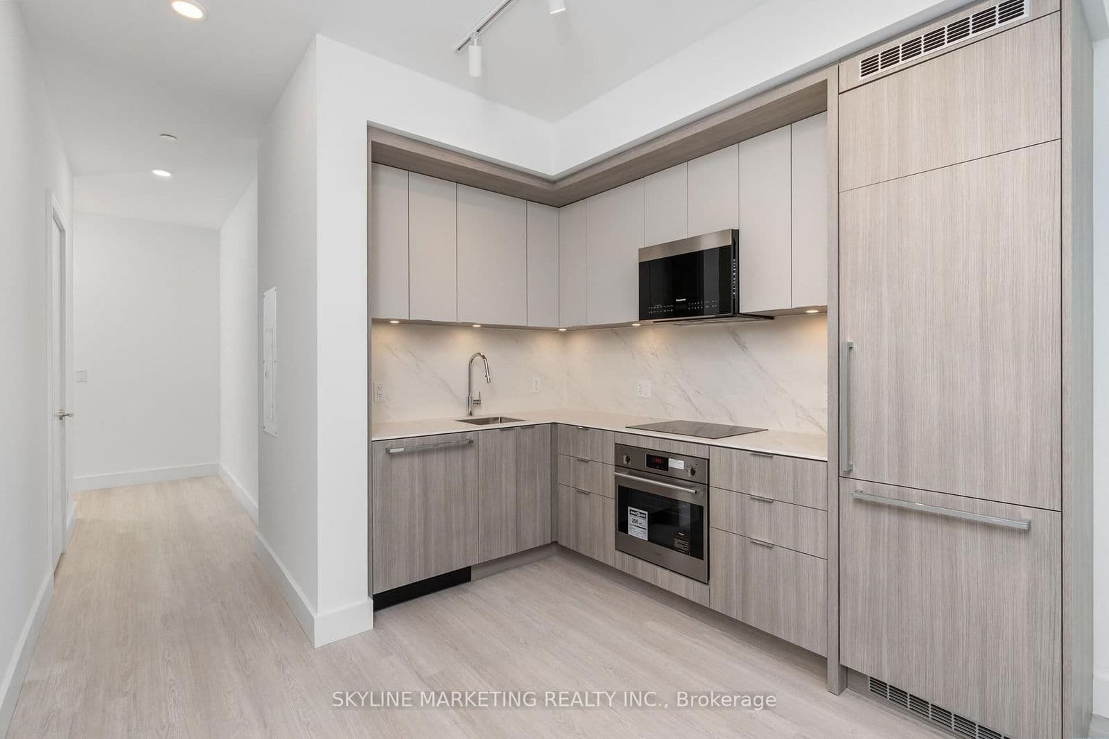 #210 - 6 Greenbriar Road