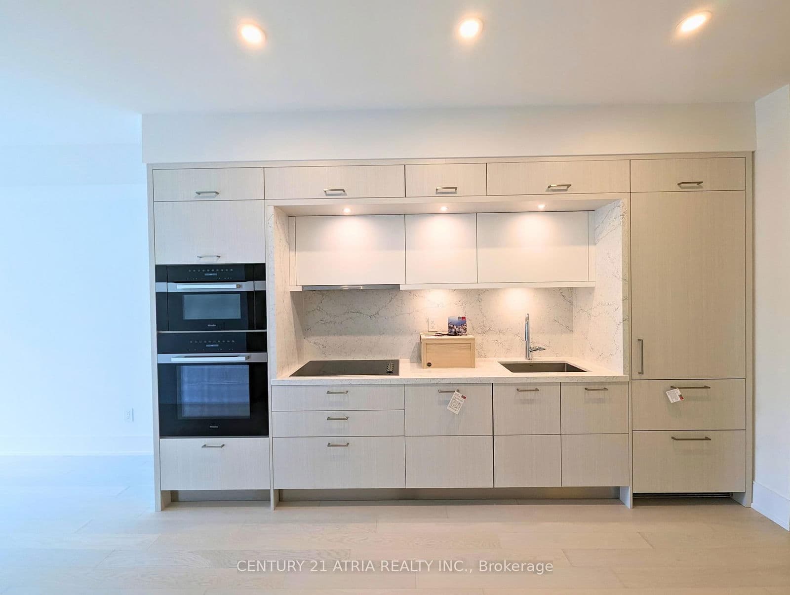 #523 - 155 Merchants' Wharf