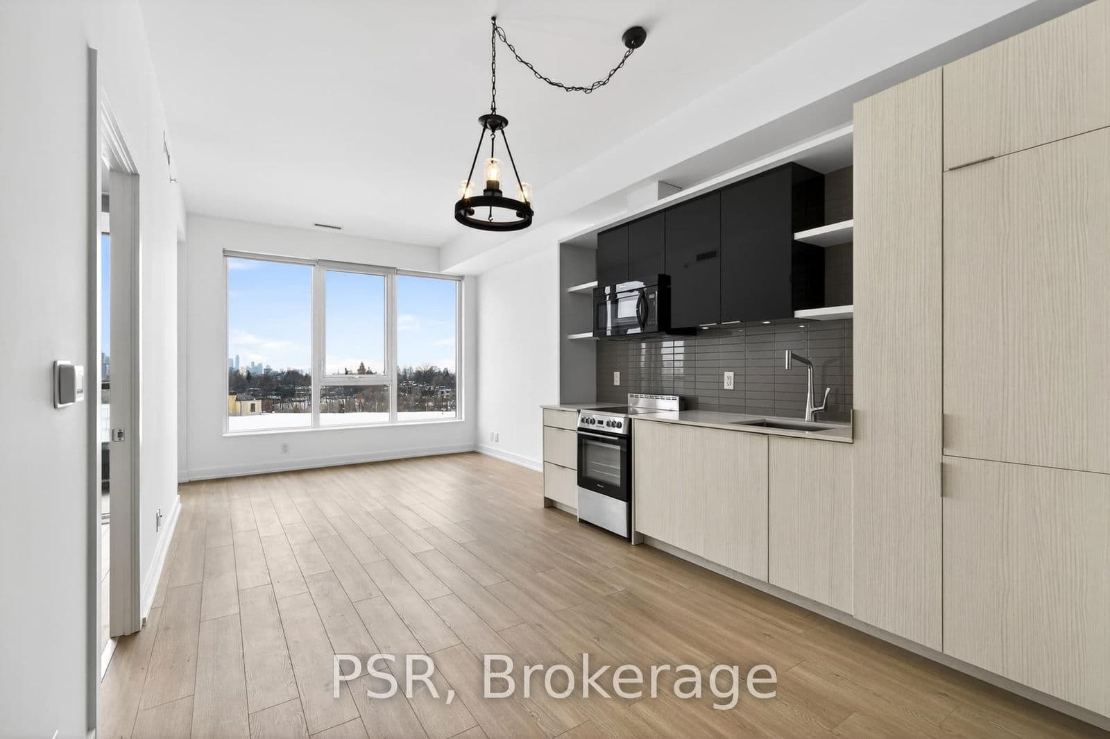 #509 - 6 Parkwood Avenue