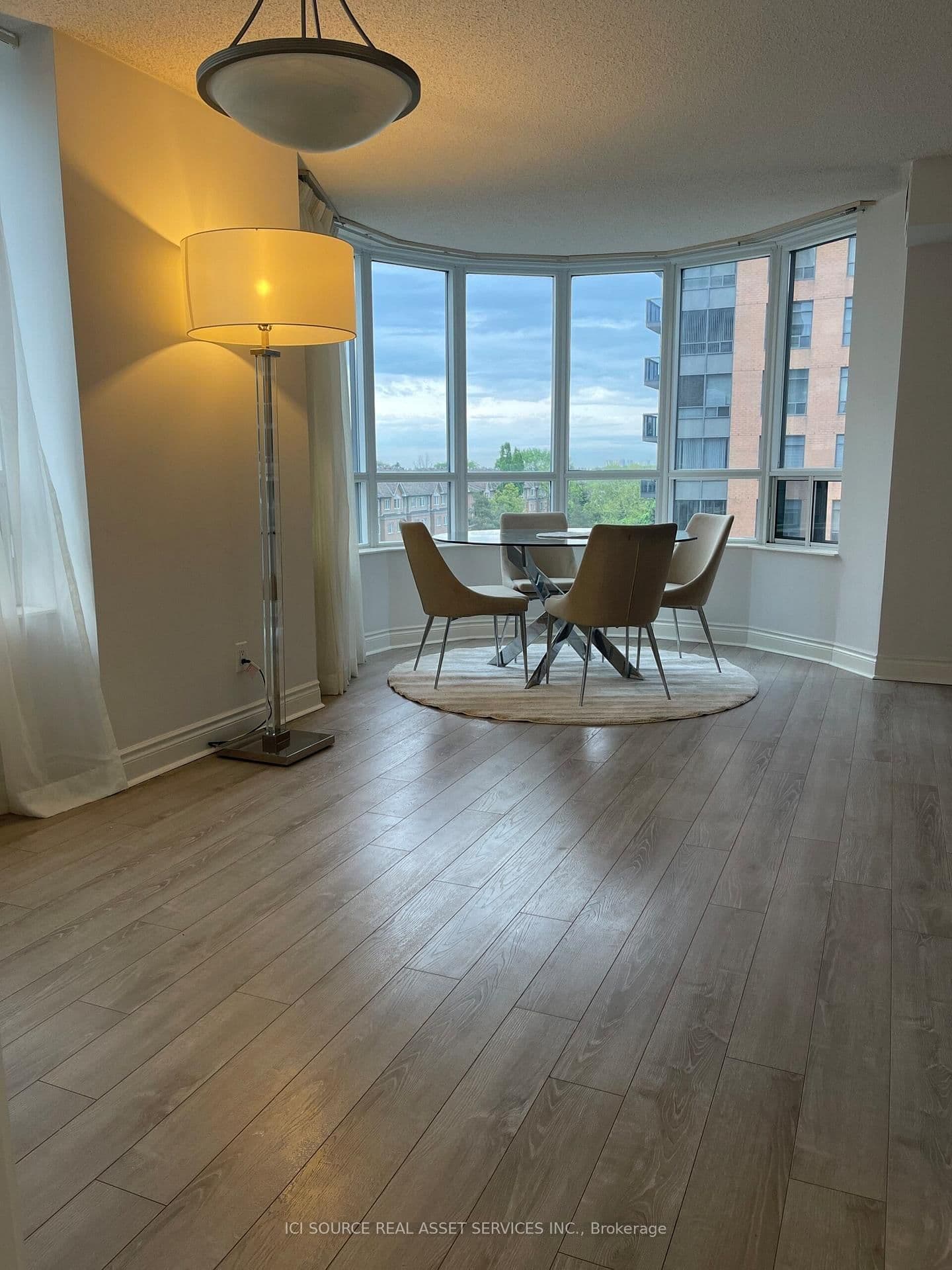 #519 - 15 Northtown Way