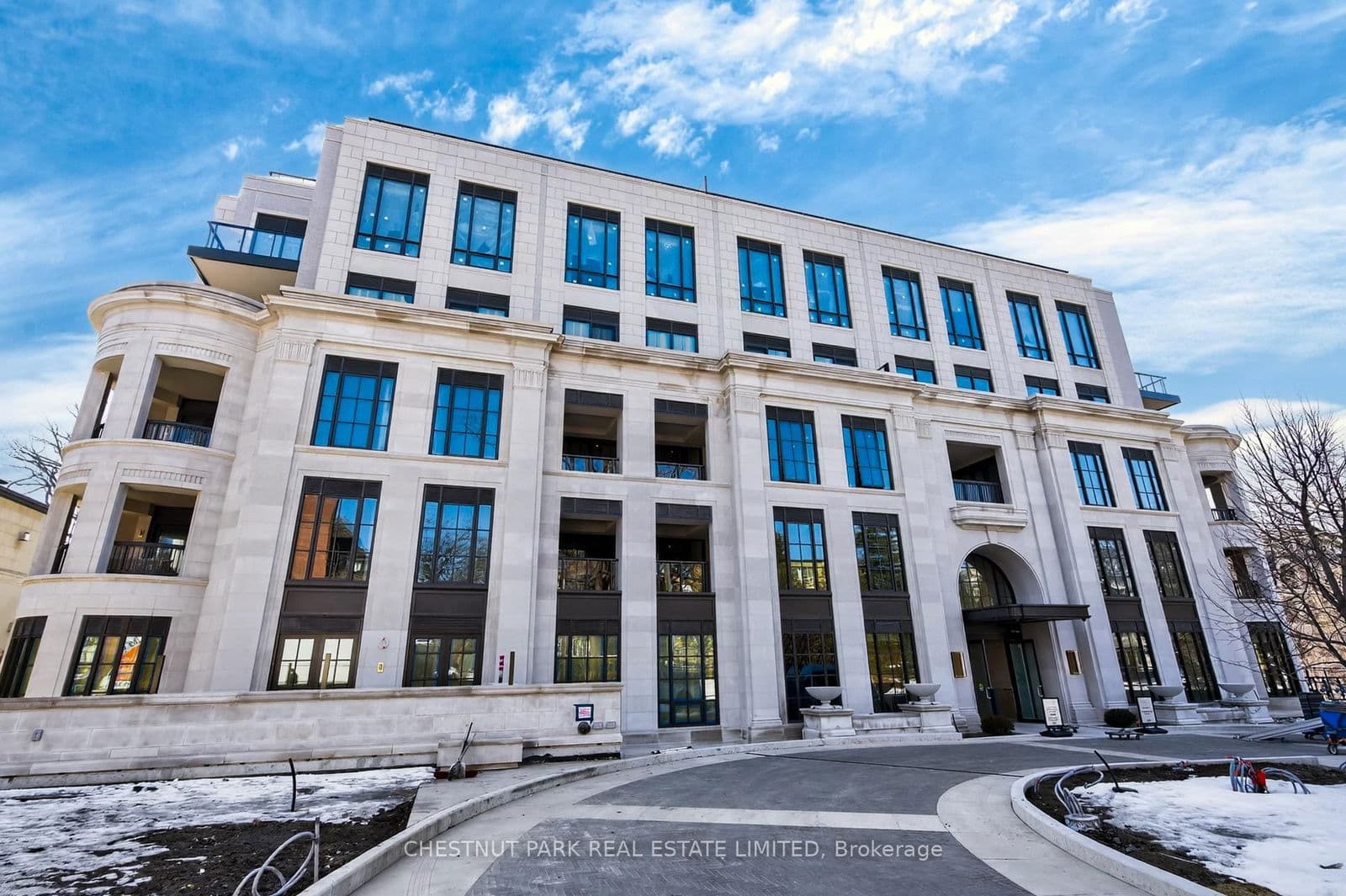 #202 - 77 Clarendon Avenue