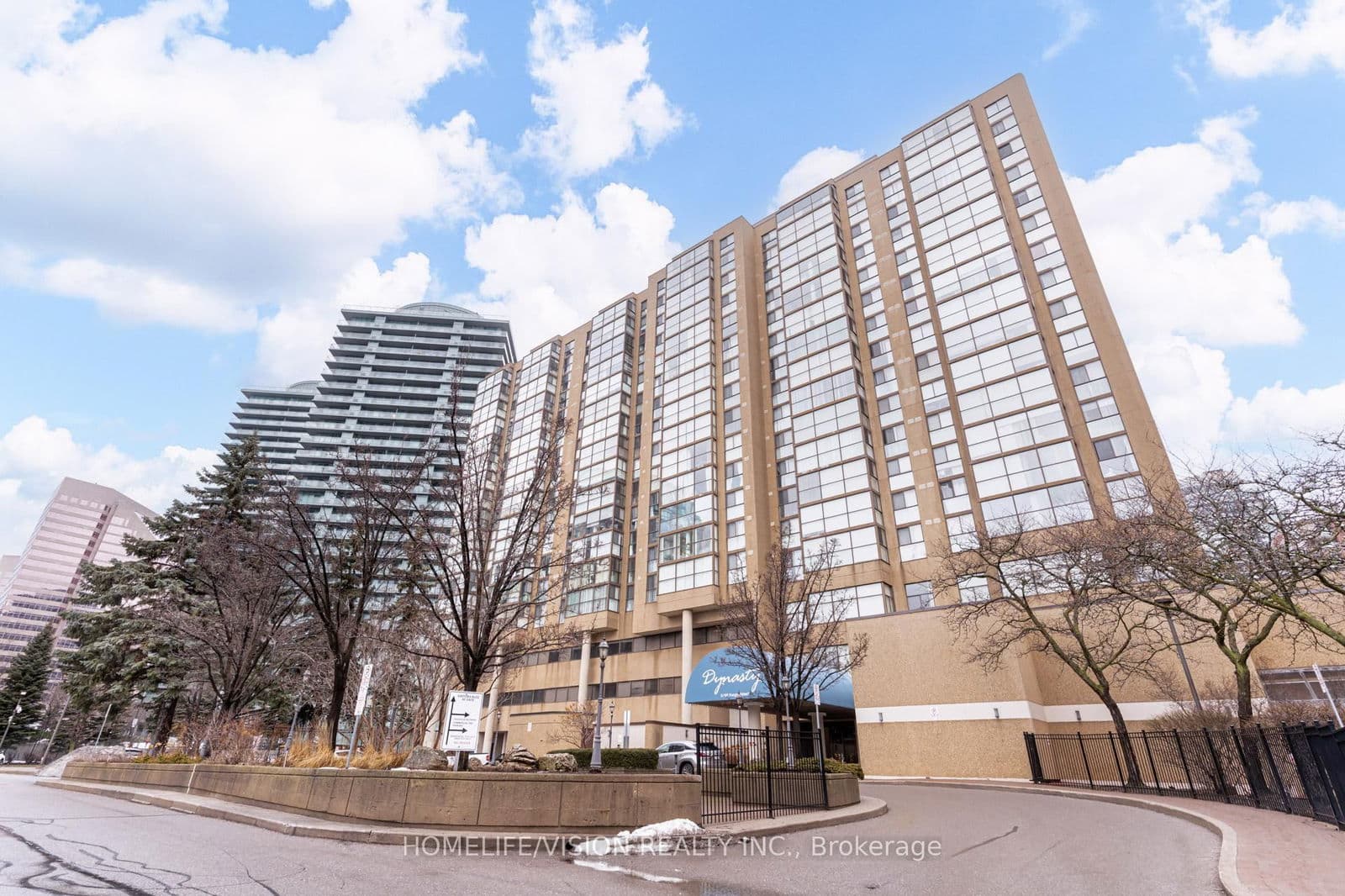 #501 - 5460 Yonge Street