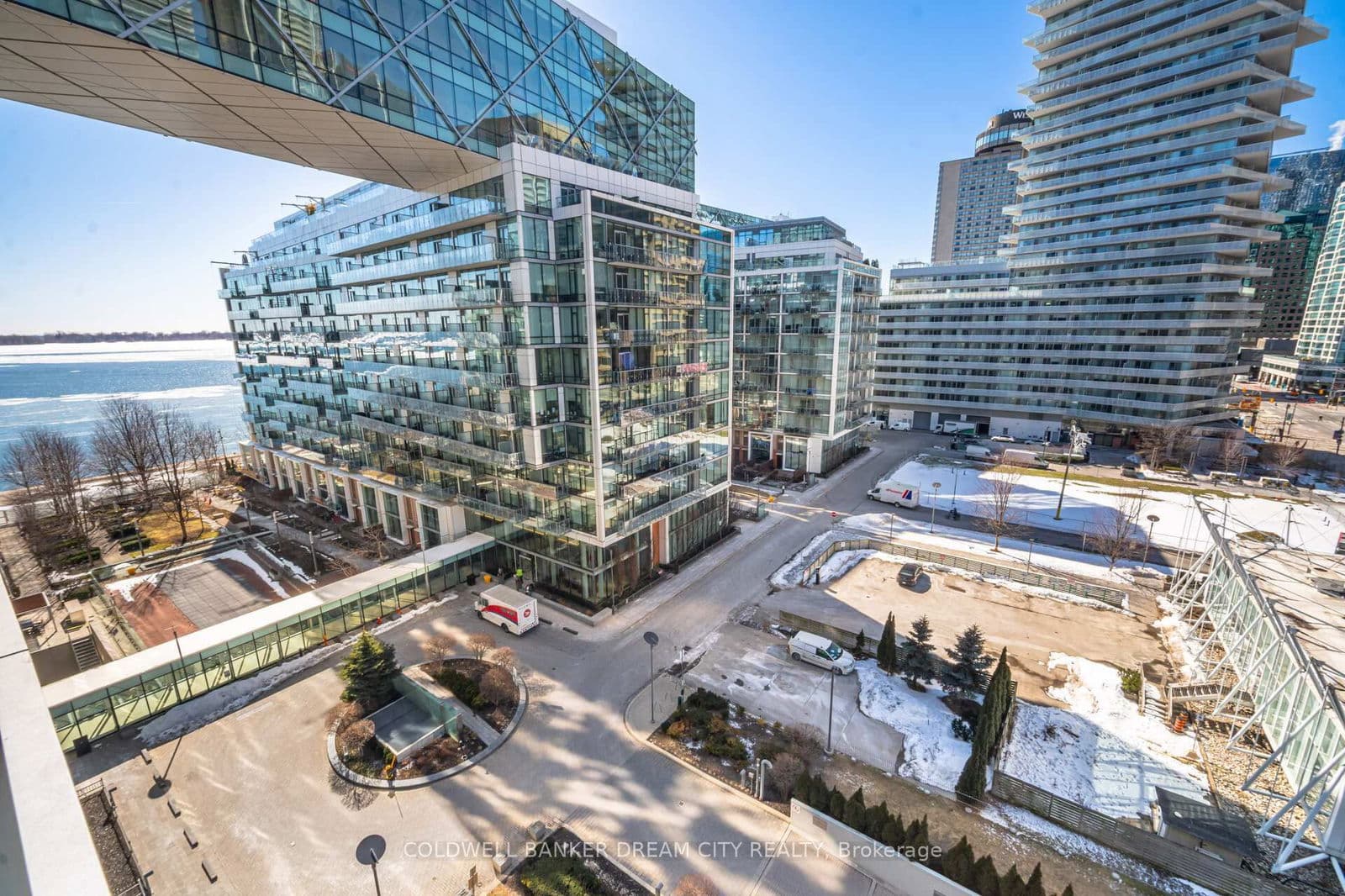 #837 - 39 Queens Quay E