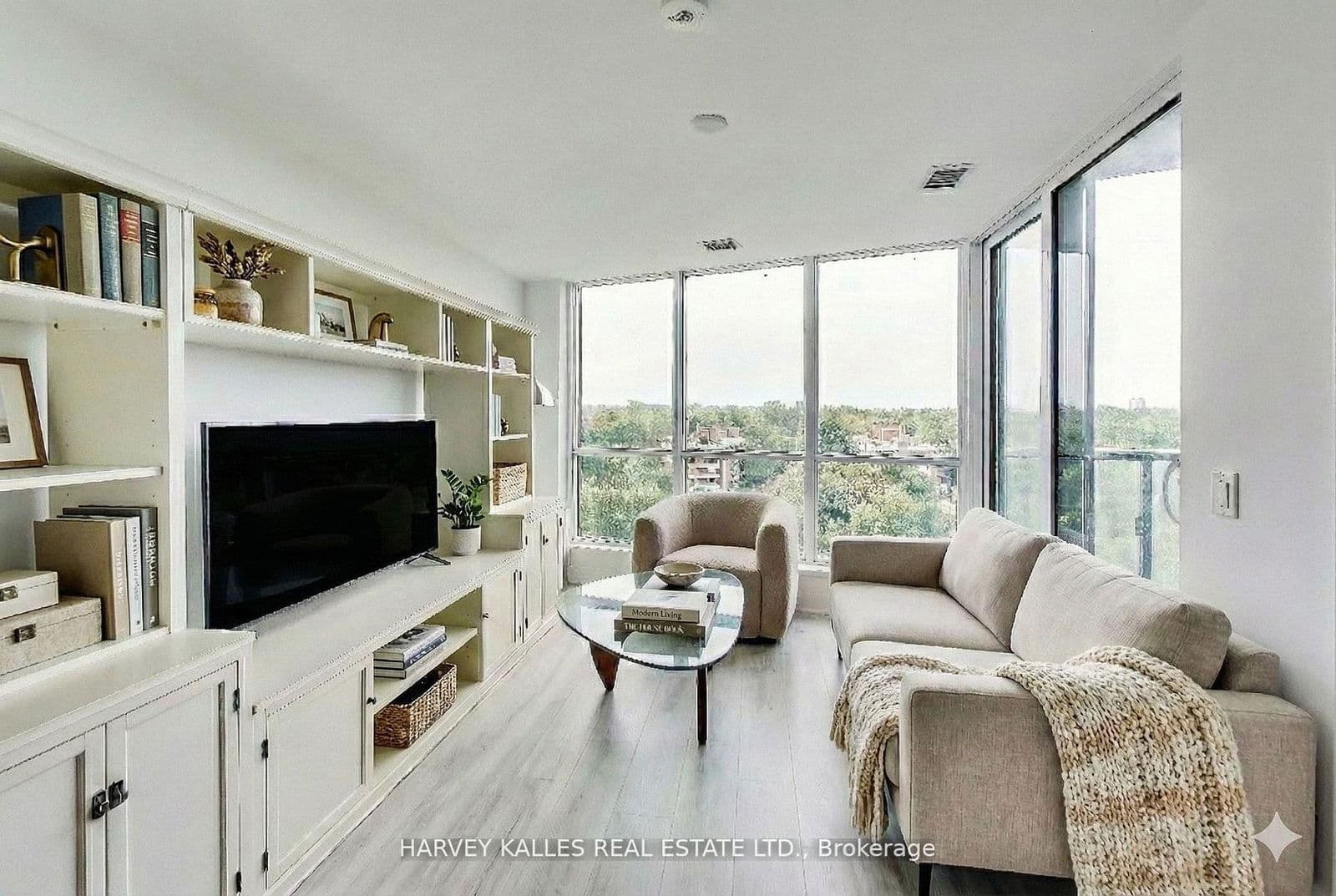 #515 - 585 Bloor Street E