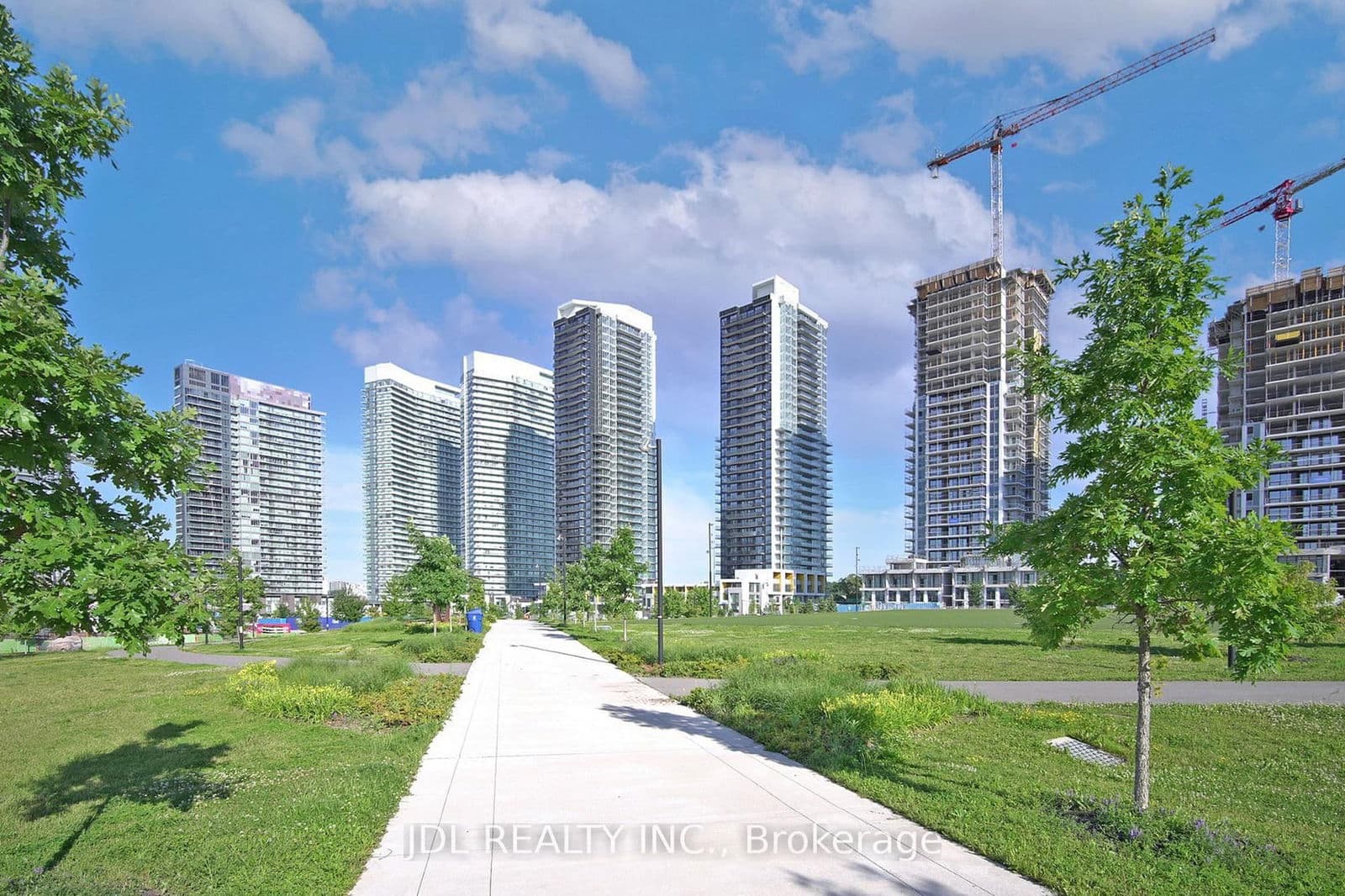 95 McMahon Drive, Unit PH4101