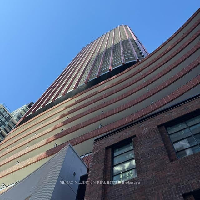 #703 - 180 Front Street E