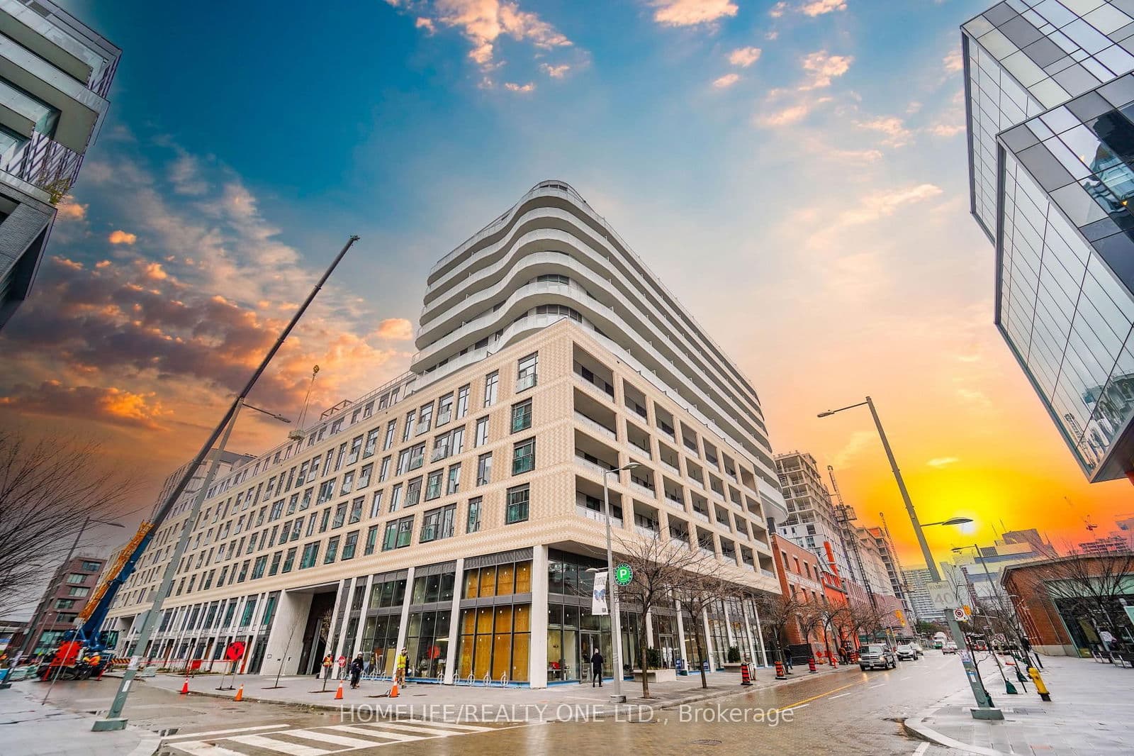 #1207 - 425 Front Street E