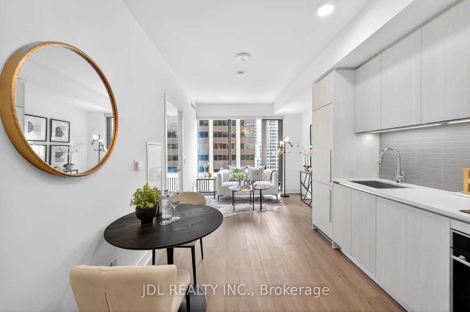 8 Cumberland Street, Unit 2804