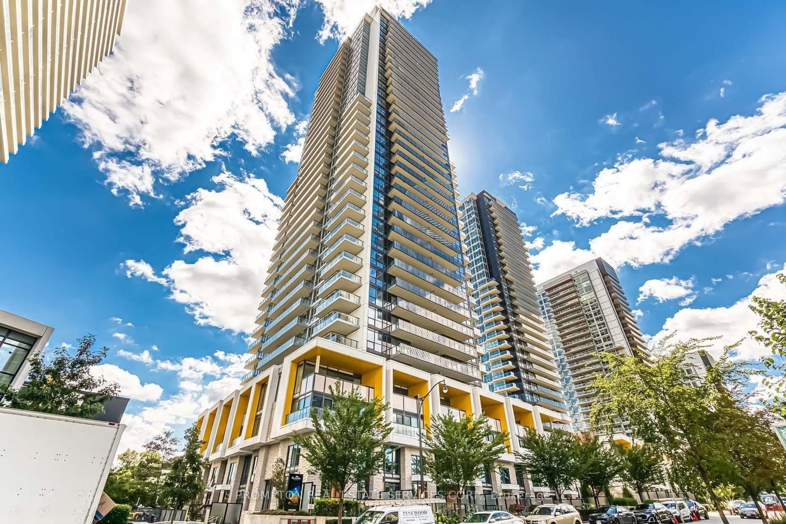 95 Mcmahon Drive, Unit 1102