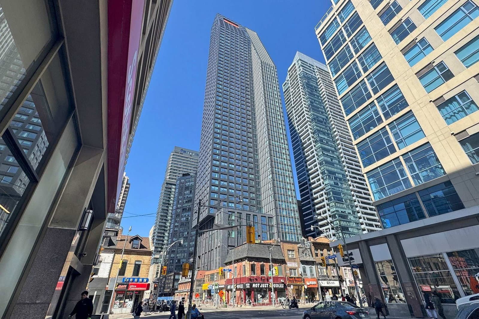 8 Wellesley Street W, Unit 4707