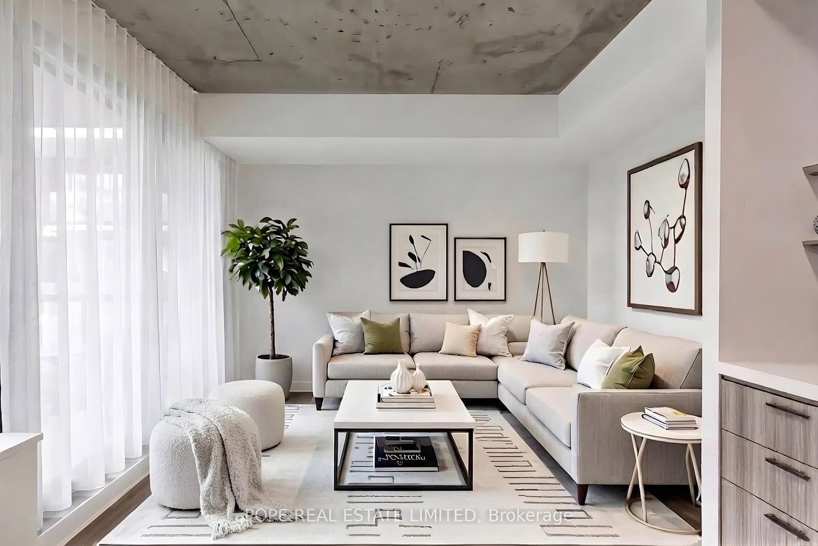 #726 - 560 King Street W