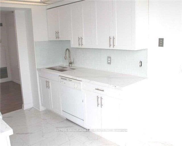 #909 - 1121 Steeles Avenue W