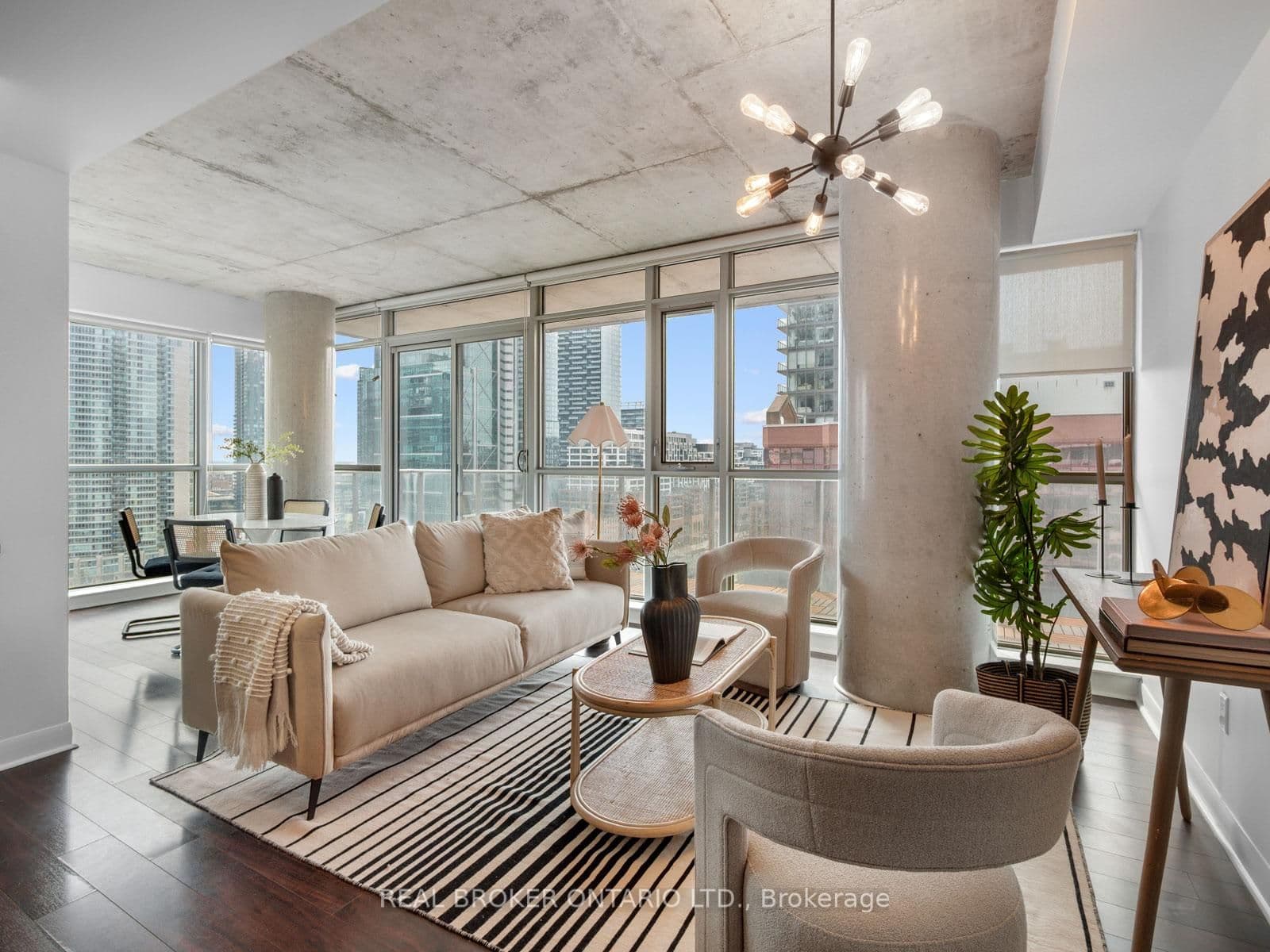 375 King Street W, Unit 1502